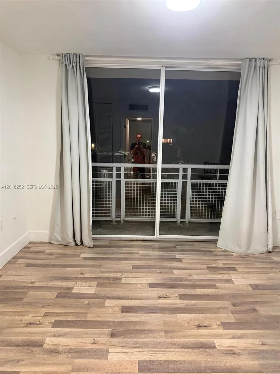 450 SW 3rd St # 8, Miami FL 33130