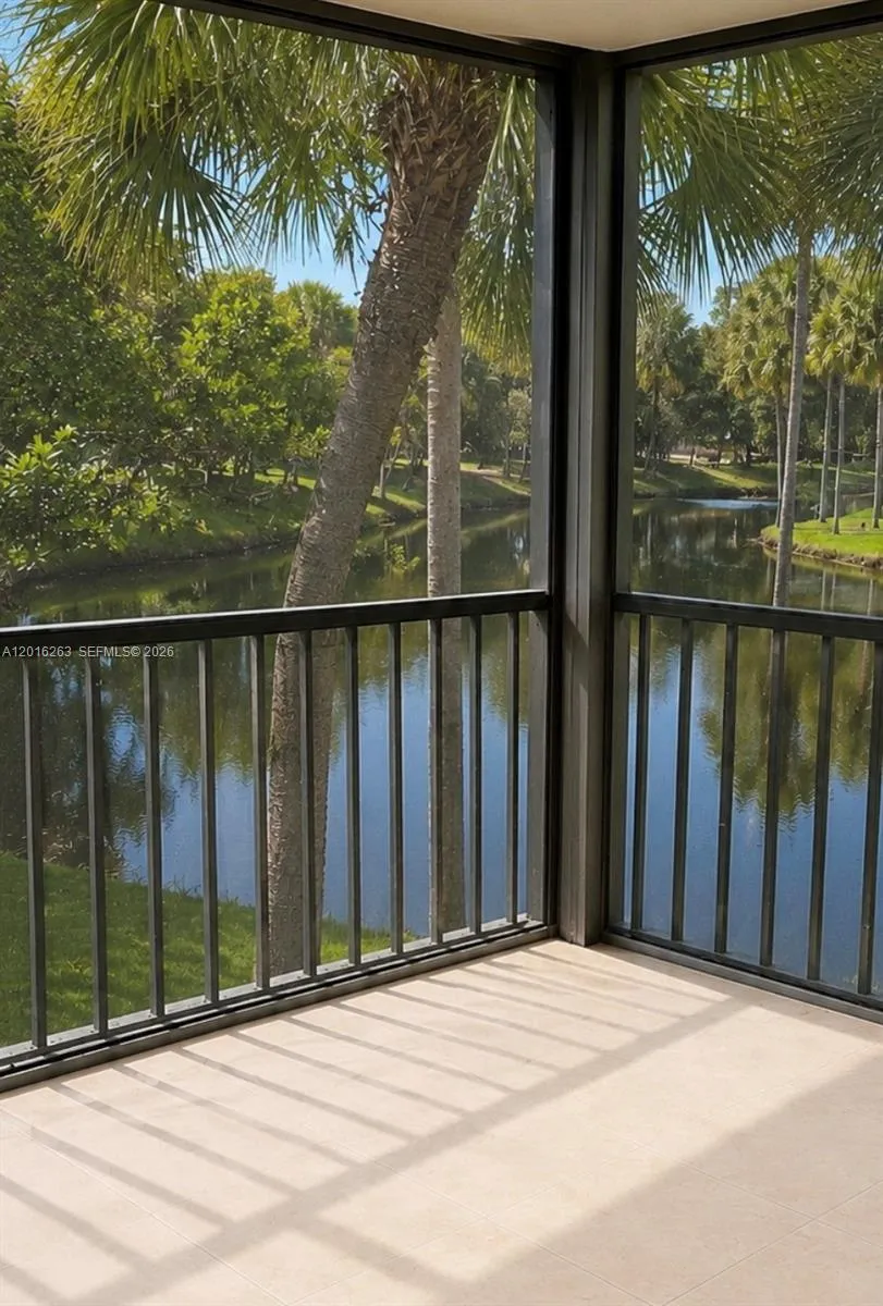 309 Lakeview Dr # 204, Weston FL 33326