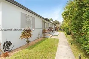 3581 SW 17th St, Miami FL 33145