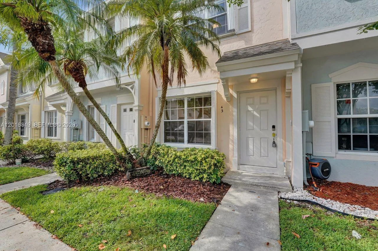 43 Simonton Cir, Weston FL 33326