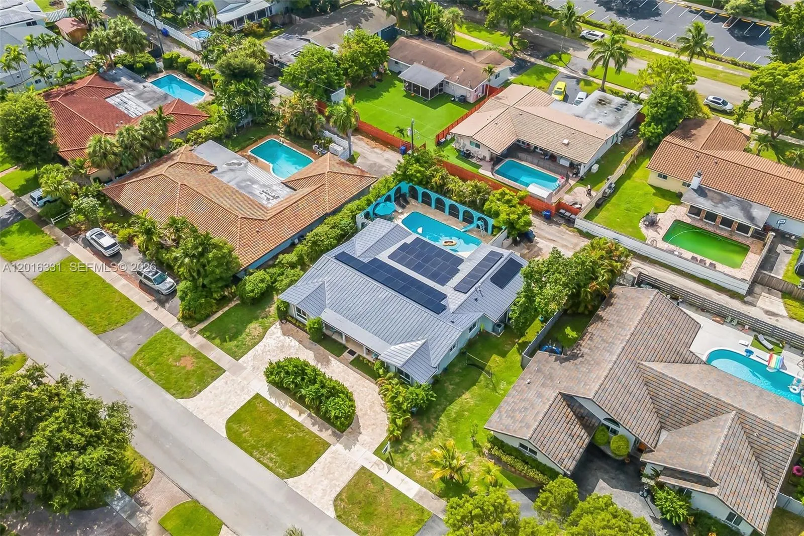633 N Crescent Dr, Hollywood FL 33021