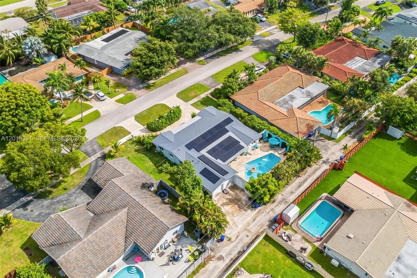 633 N Crescent Dr, Hollywood FL 33021