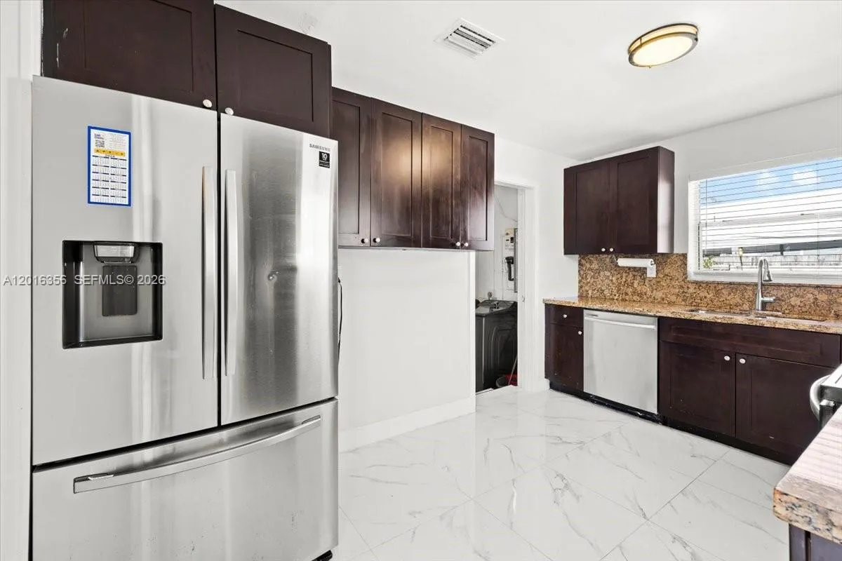 1031 NW 202nd St, Miami Gardens FL 33169