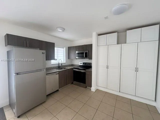 920 SE 2nd Ave # 7, Hallandale Beach FL 33009