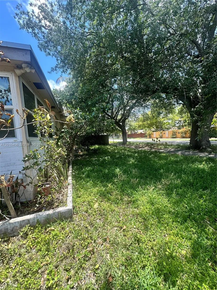 1427 N 26th Ave, Hollywood FL 33020