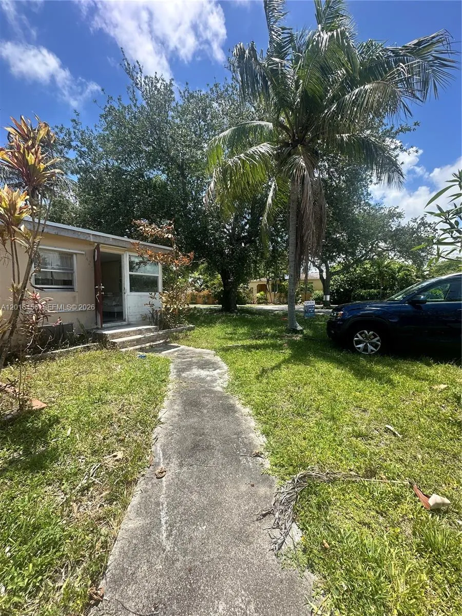 1427 N 26th Ave, Hollywood FL 33020