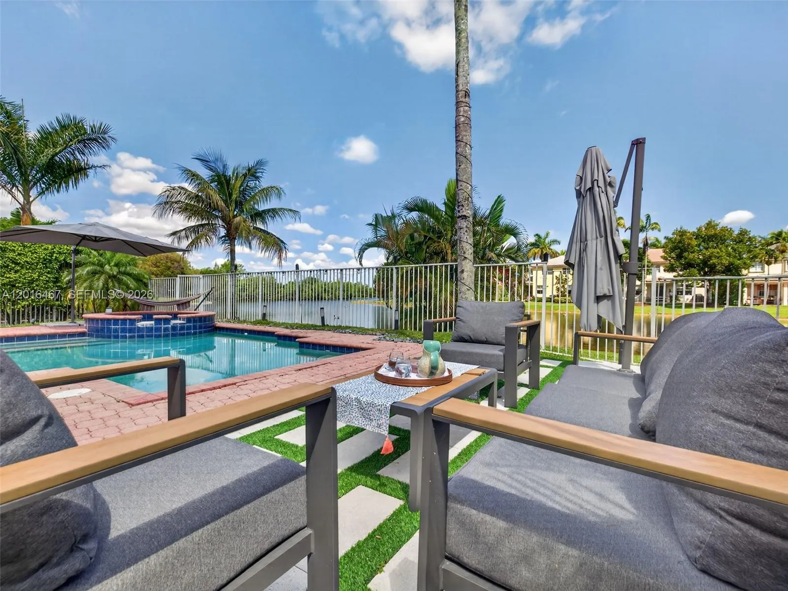 250 Conservation Dr, Weston FL 33327