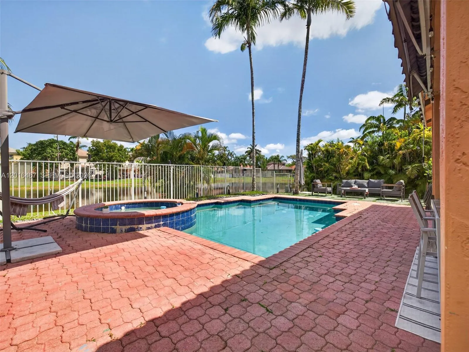 250 Conservation Dr, Weston FL 33327