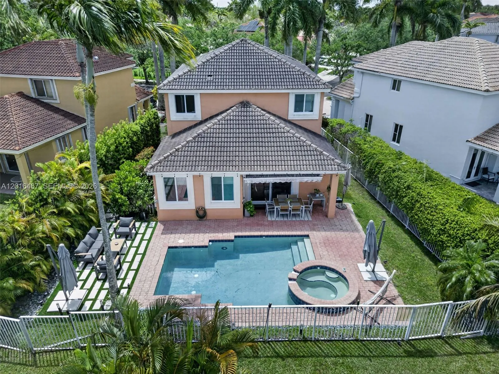 250 Conservation Dr, Weston FL 33327