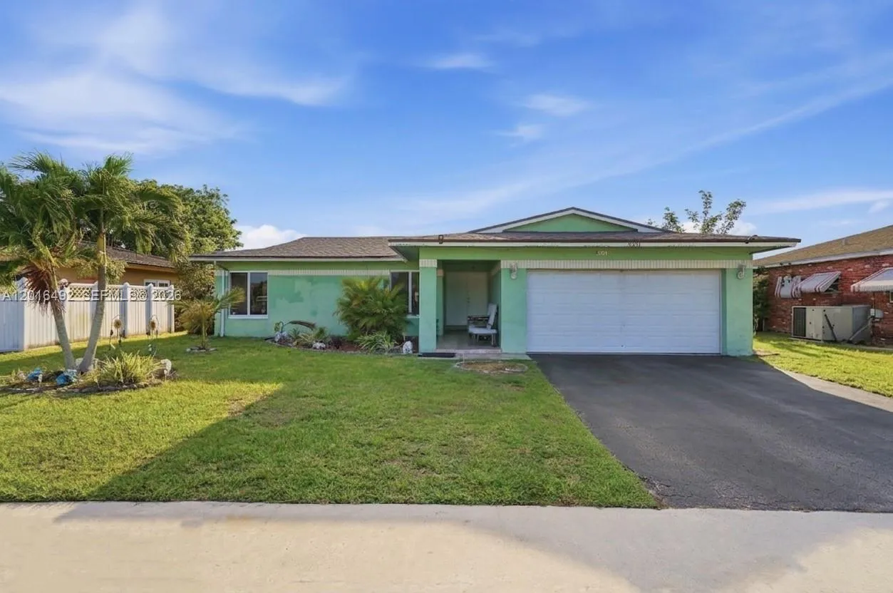 8271 NW 68th Ter, Tamarac FL 33321