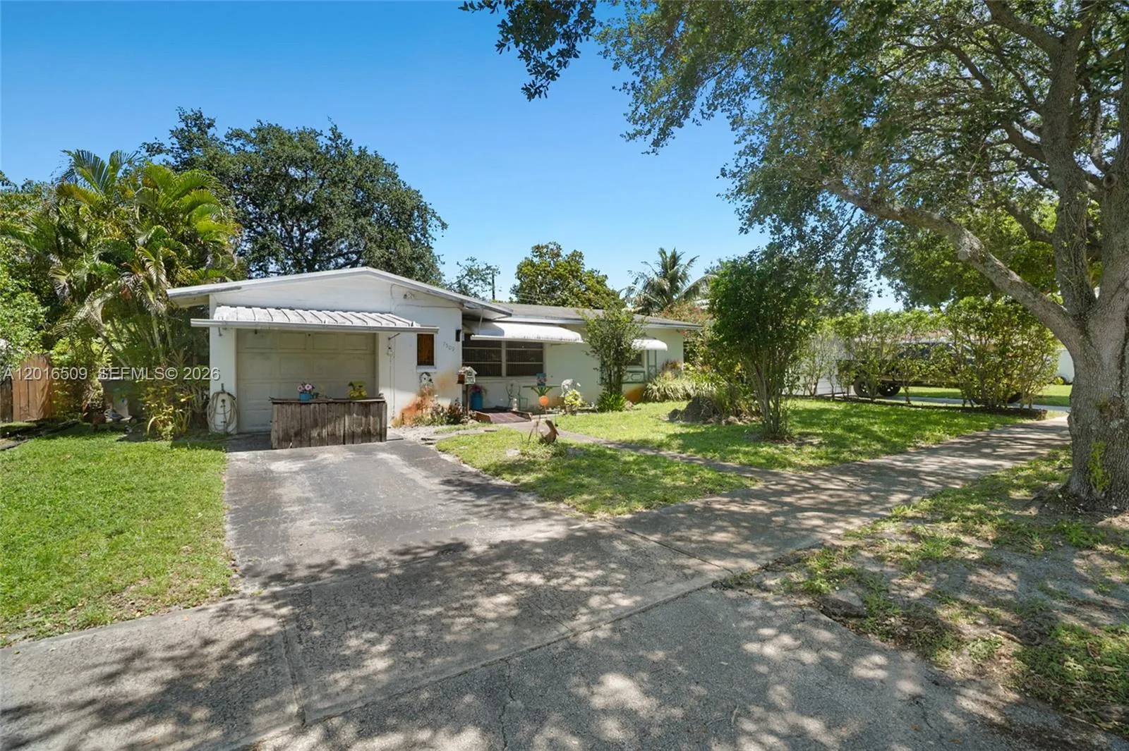 7509 Garfield St, Hollywood FL 33024