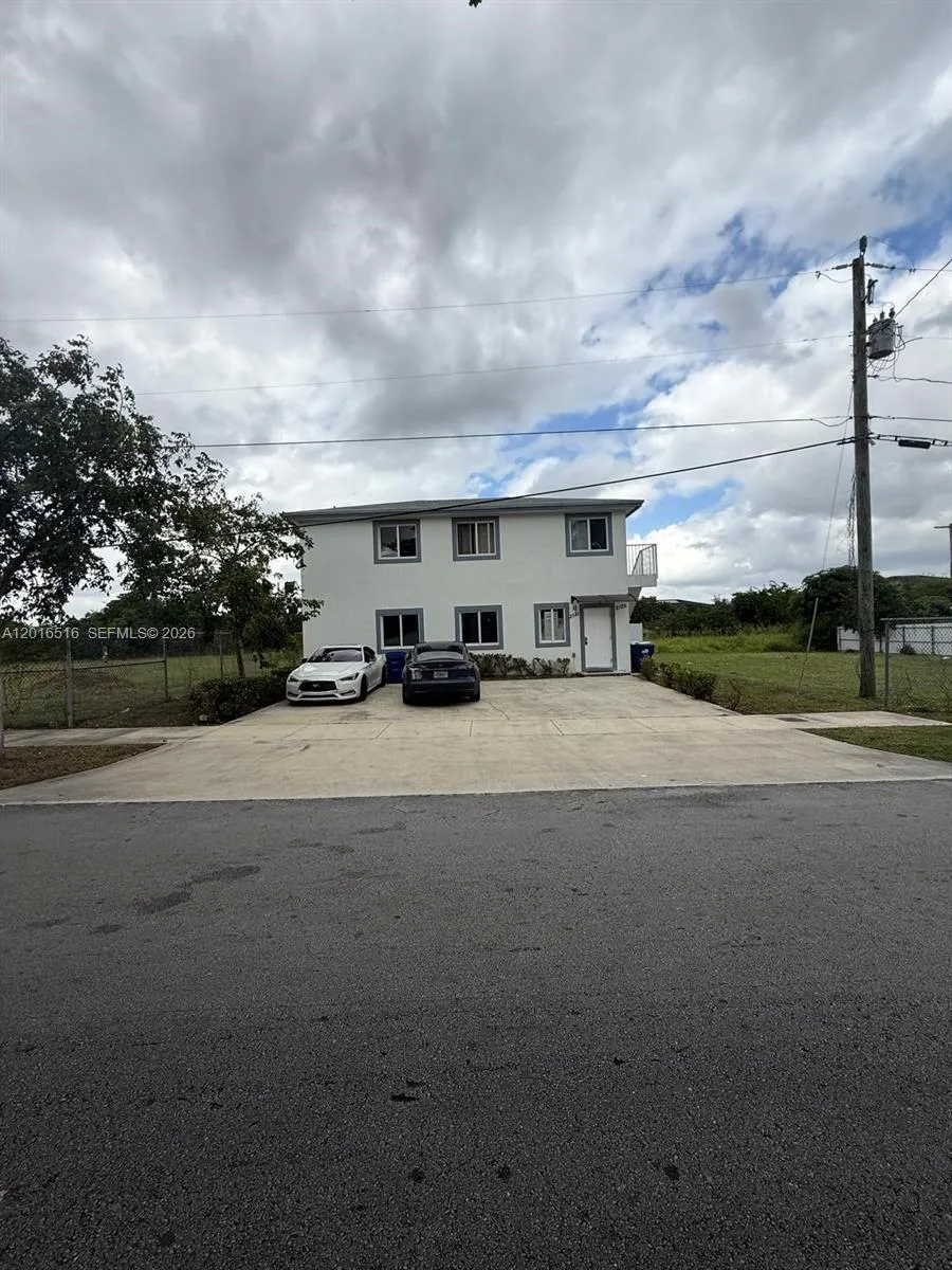 2121-2125 NW 72nd St, Miami FL 33147