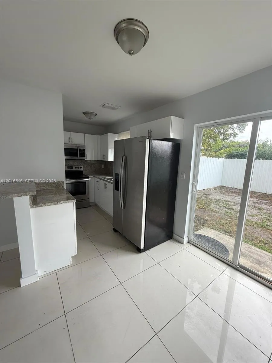 2121-2125 NW 72nd St, Miami FL 33147