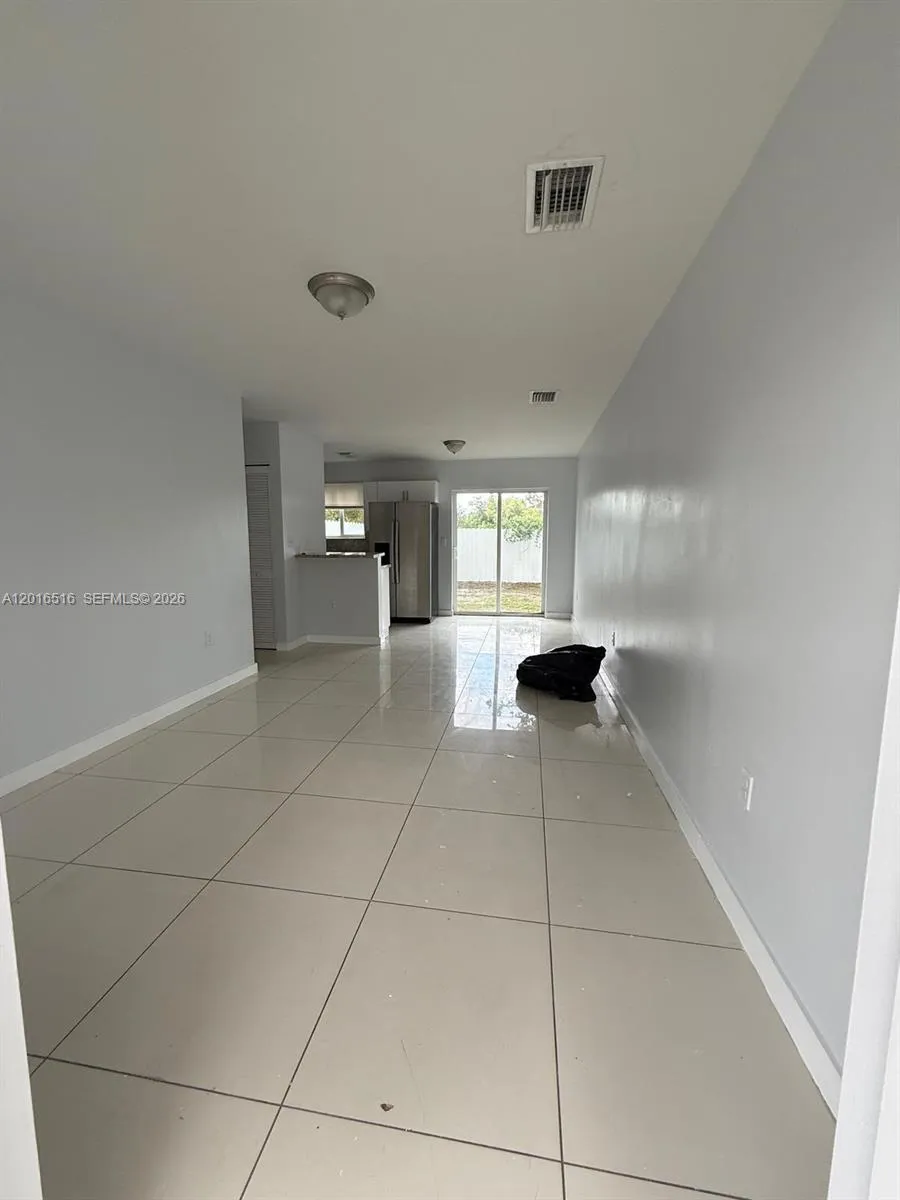 2121-2125 NW 72nd St, Miami FL 33147