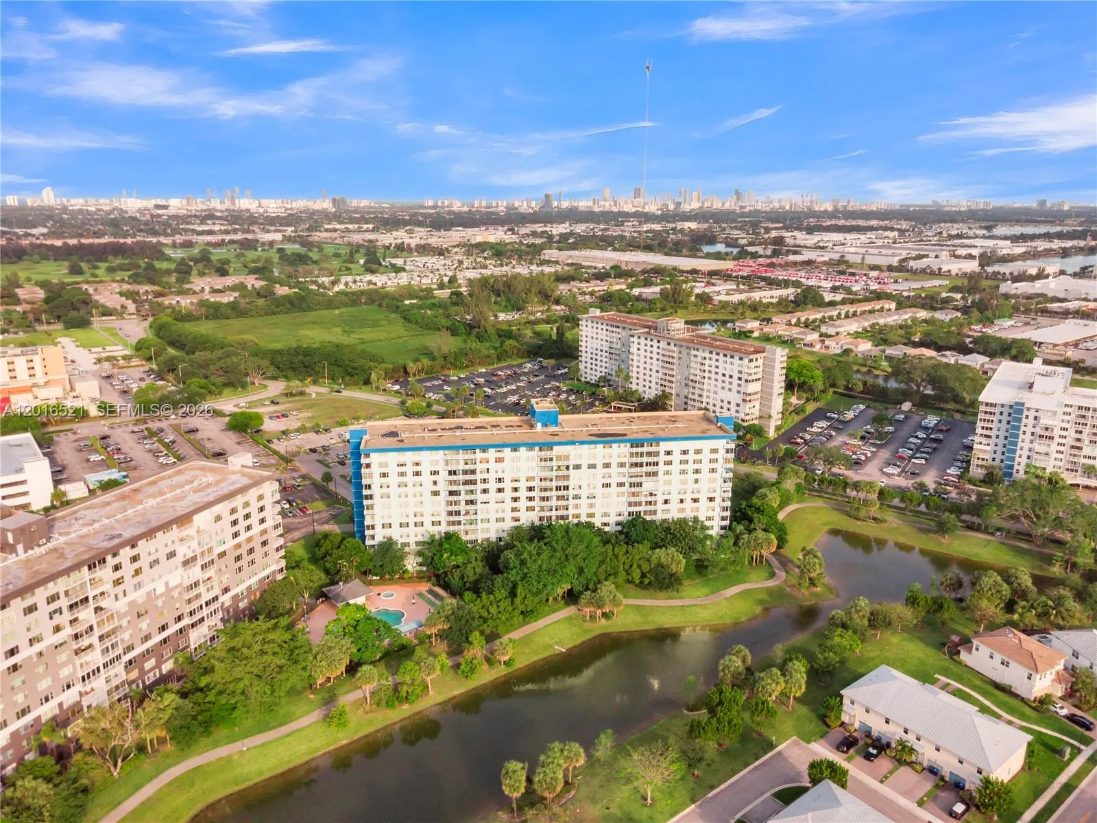 4001 Hillcrest Dr # 812, Hollywood FL 33021