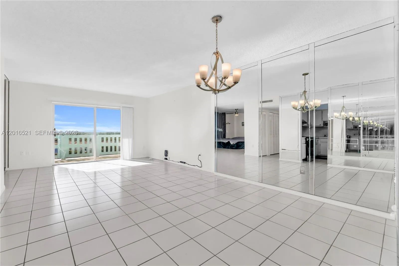 4001 Hillcrest Dr # 812, Hollywood FL 33021