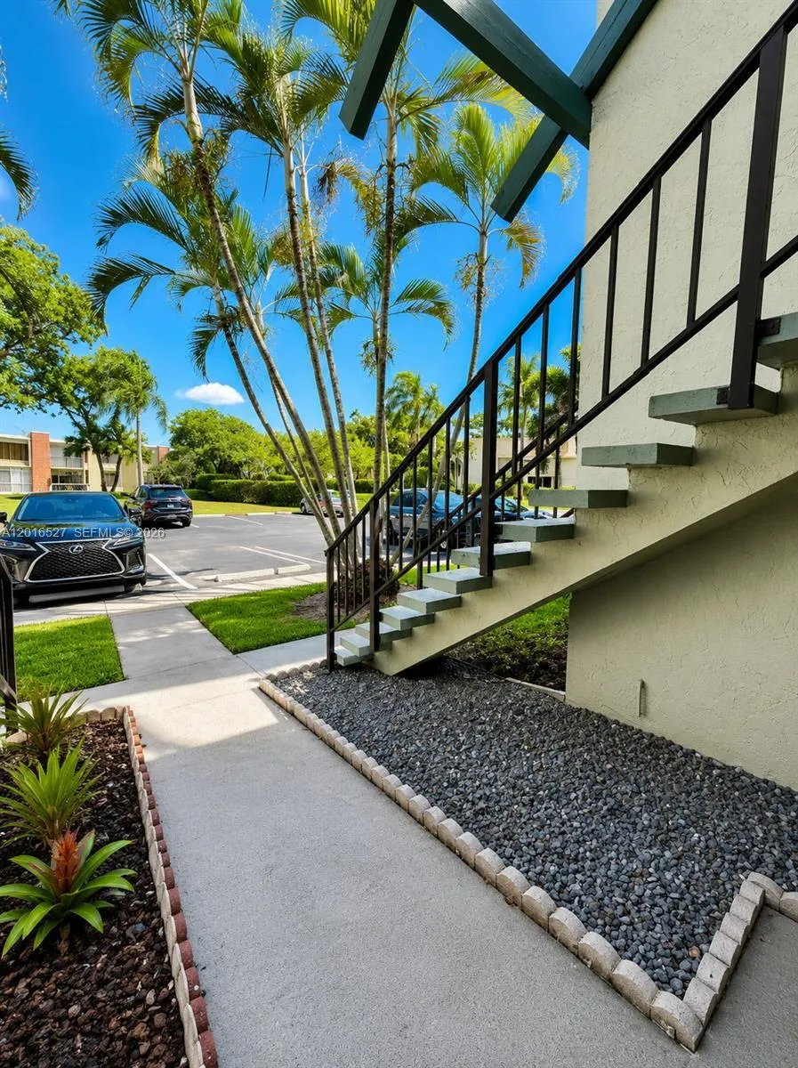 7396 NW 18th St # 101, Margate FL 33063