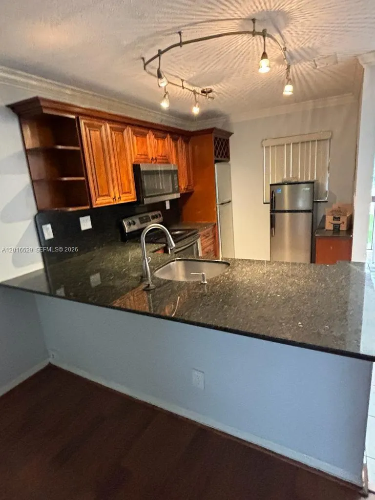 10329 NW 11th St # 201, Pembroke Pines FL 33026