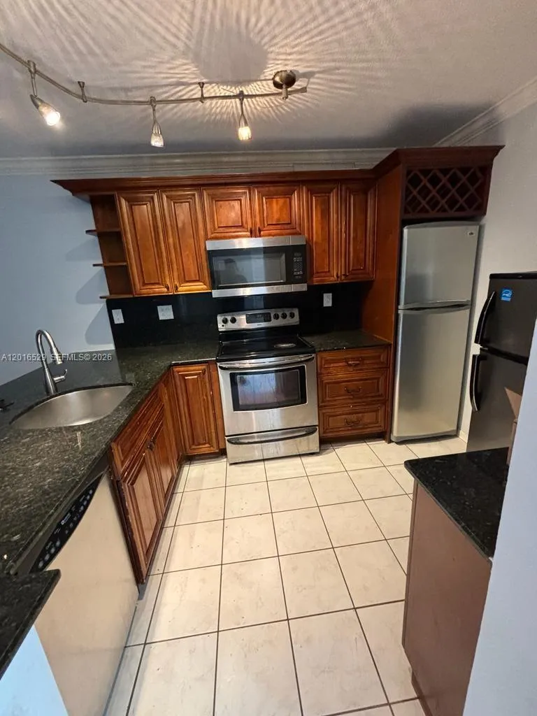 10329 NW 11th St # 201, Pembroke Pines FL 33026
