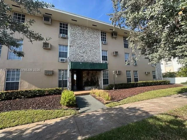 1400 S Douglas Rd # 14, Coral Gables FL 33134