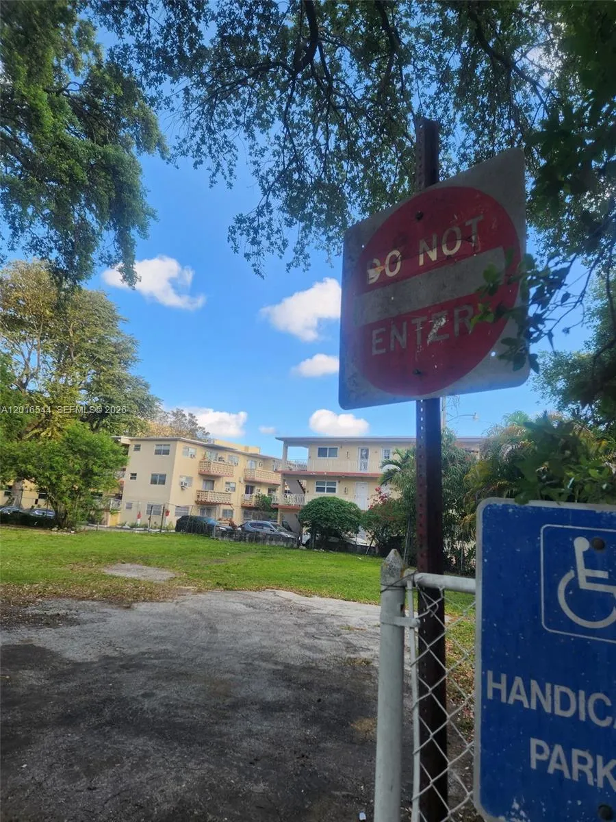 2470 NW 14th St, Miami FL 33125