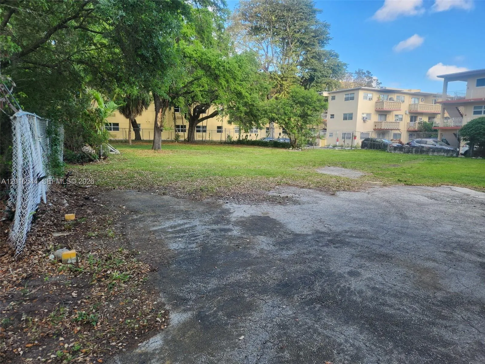 2470 NW 14th St, Miami FL 33125
