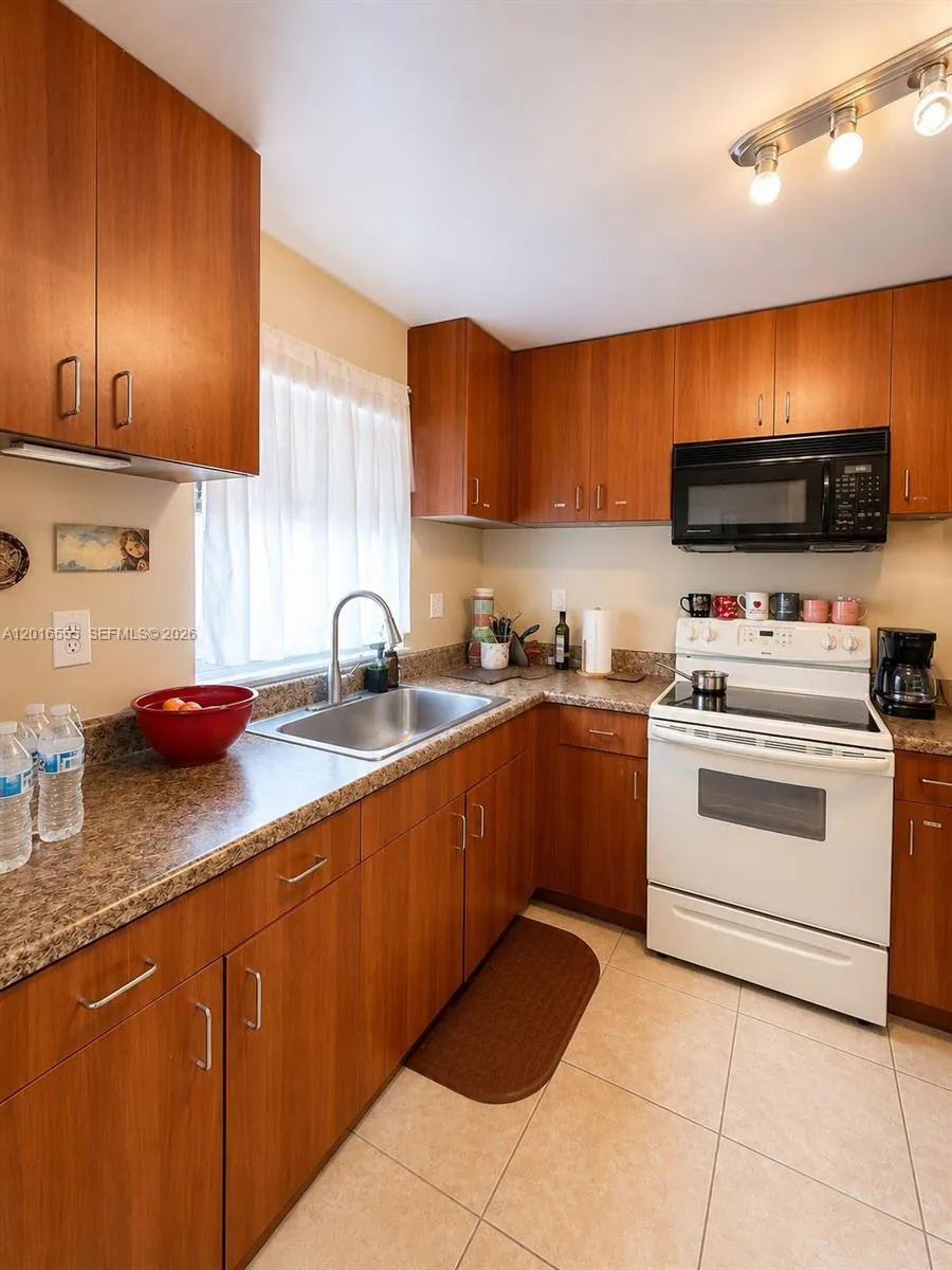 9800 Sunrise Lakes Blvd # 202, Sunrise FL 33322