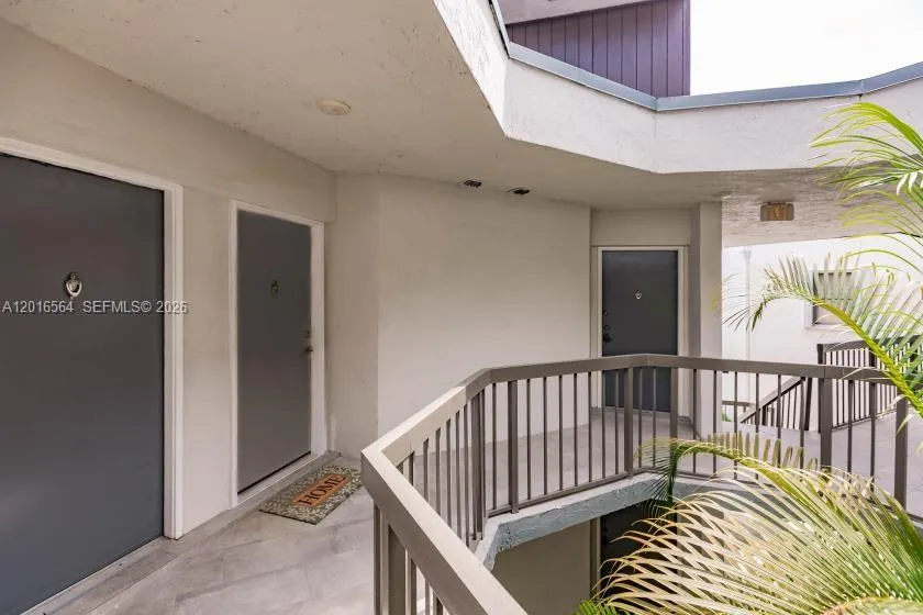 9425 Fontainebleau Blvd # 202, Miami FL 33172