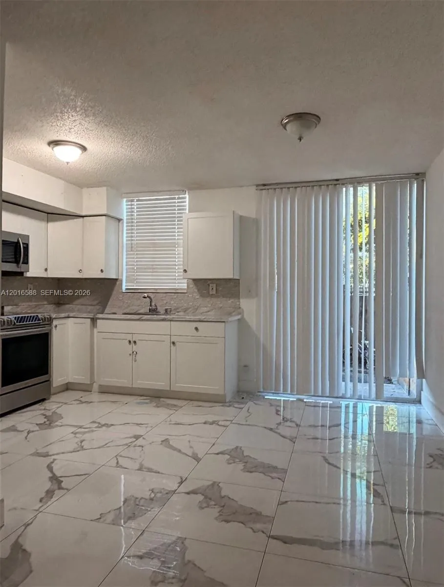 6170 SW 68th St # 21, South Miami FL 33143