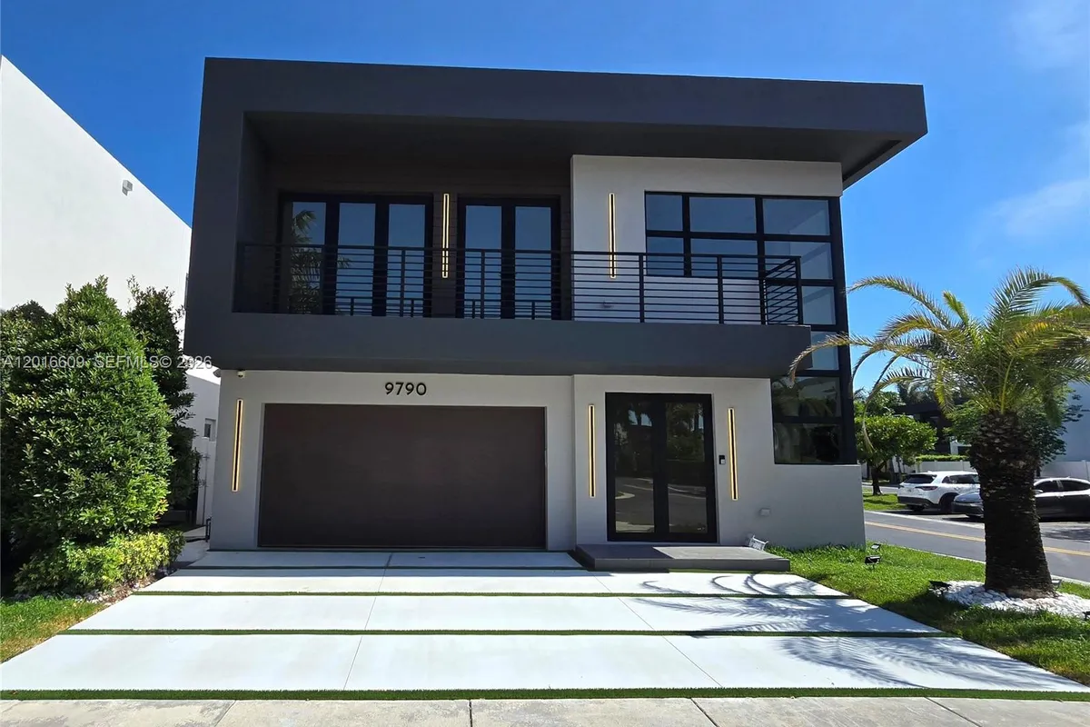 9790 NW 75th St, Doral FL 33178