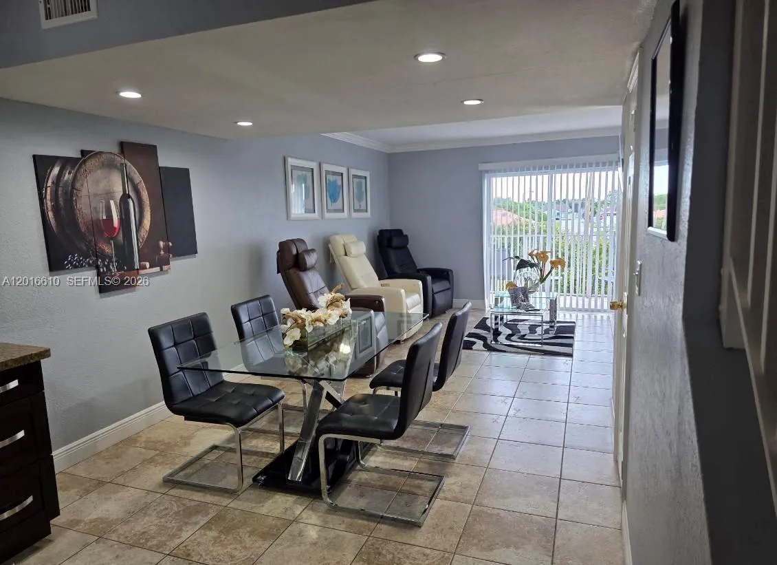 2680 W 76th St # 211, Hialeah FL 33016