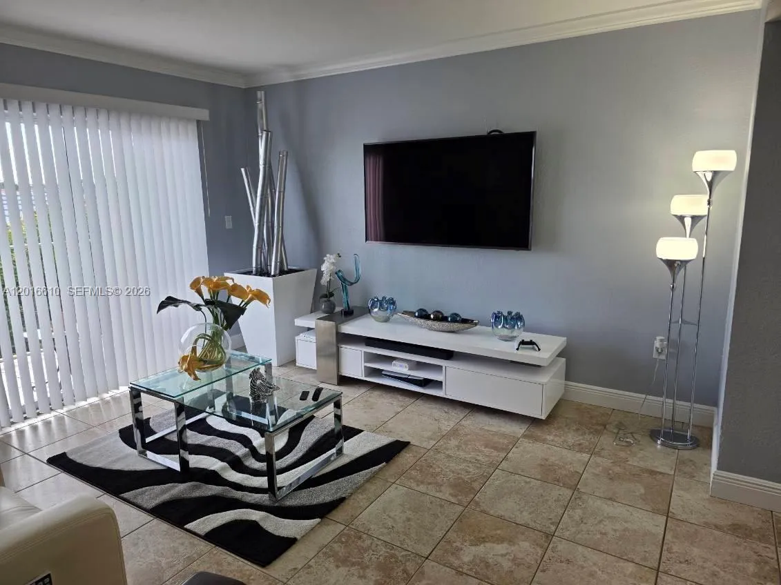 2680 W 76th St # 211, Hialeah FL 33016