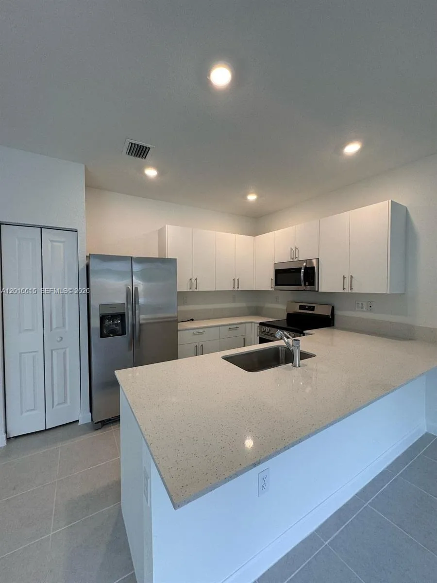 663 SE 13th St Cir, Homestead FL 33034