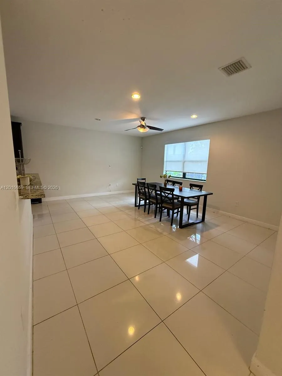 9845 NW 86th Ter, Doral FL 33178