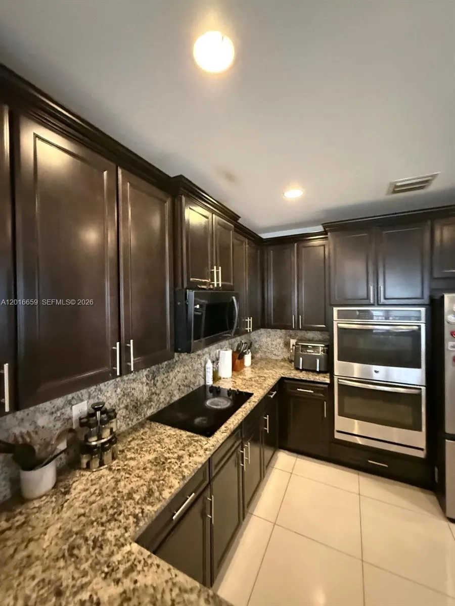 9845 NW 86th Ter, Doral FL 33178