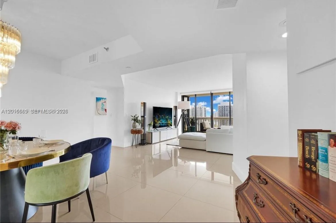 1000 W Island Blvd # 2508, Aventura FL 33160