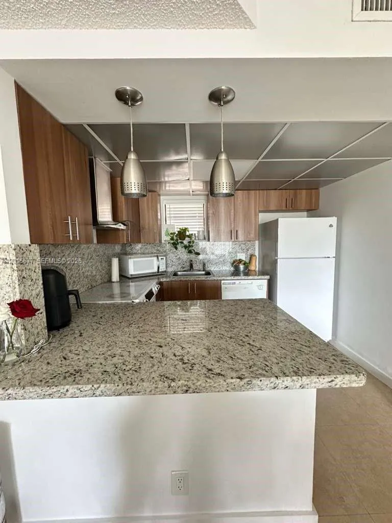 8290 Lake Dr # 325, Doral FL 33166