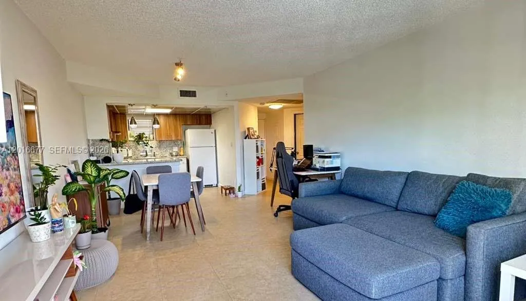 8290 Lake Dr # 325, Doral FL 33166