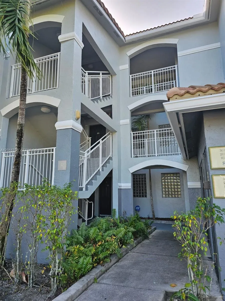 9610 NW 2nd St # 203, Pembroke Pines FL 33024