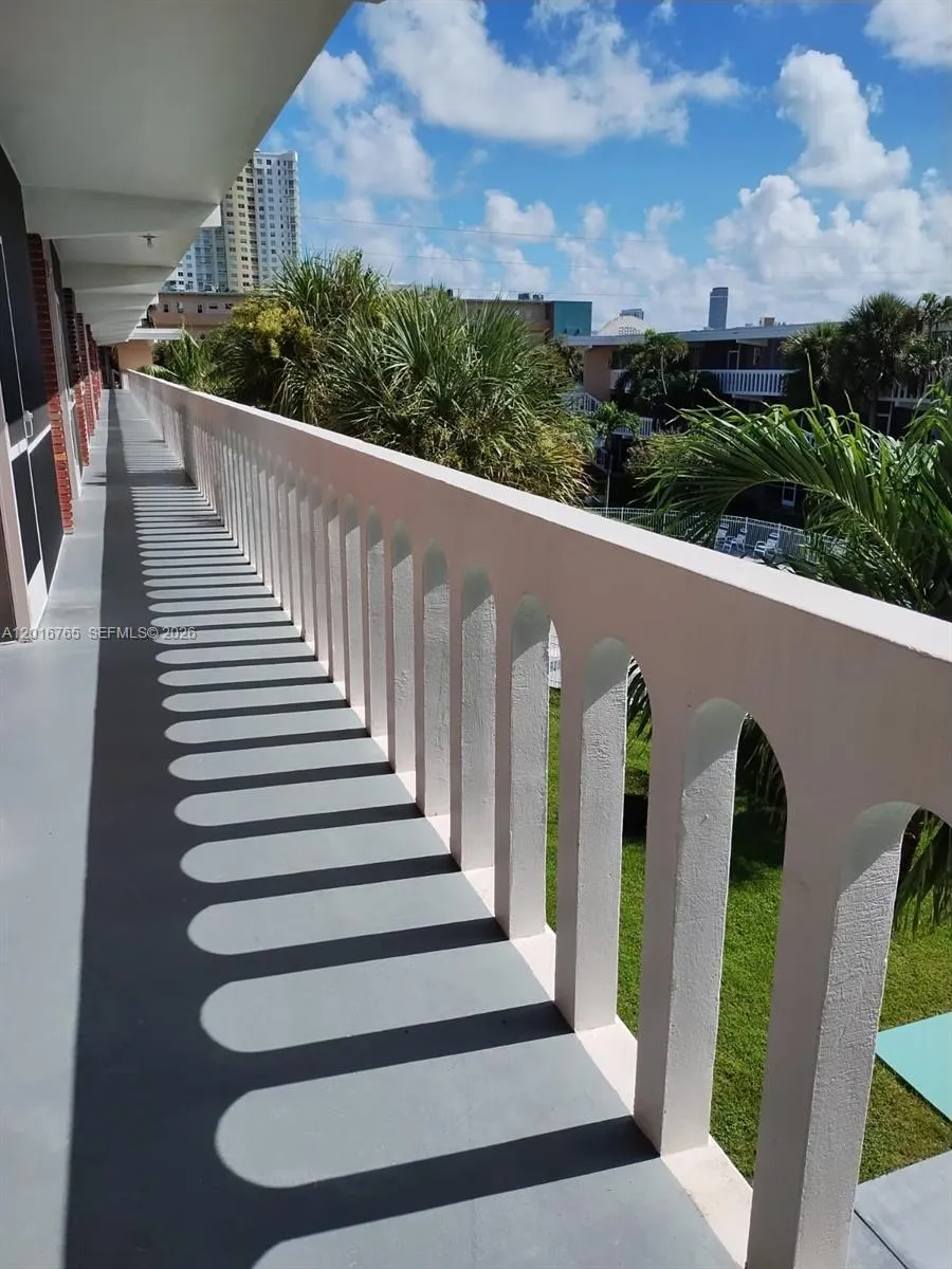 201 NE 14th Ave # 10C, Hallandale Beach FL 33009