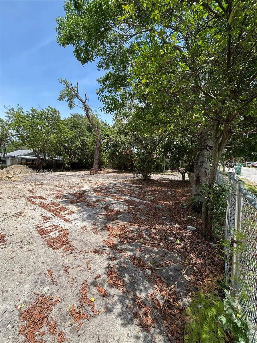 301 NE 58th St, Miami FL 33137
