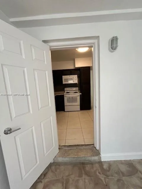 901 SW 4th Ter, Hallandale Beach FL 33009
