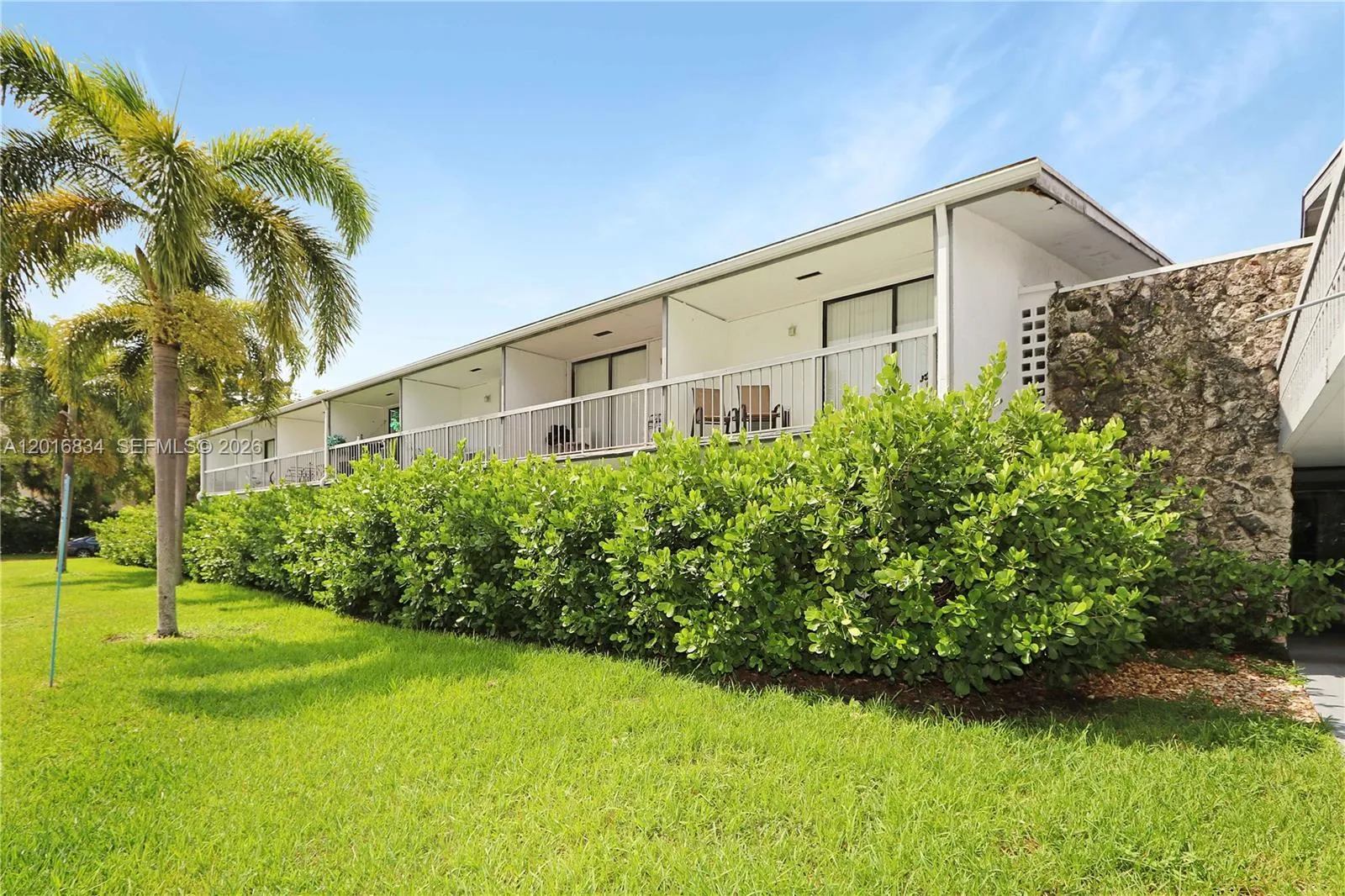 750 NE 195th St, Miami FL 33179
