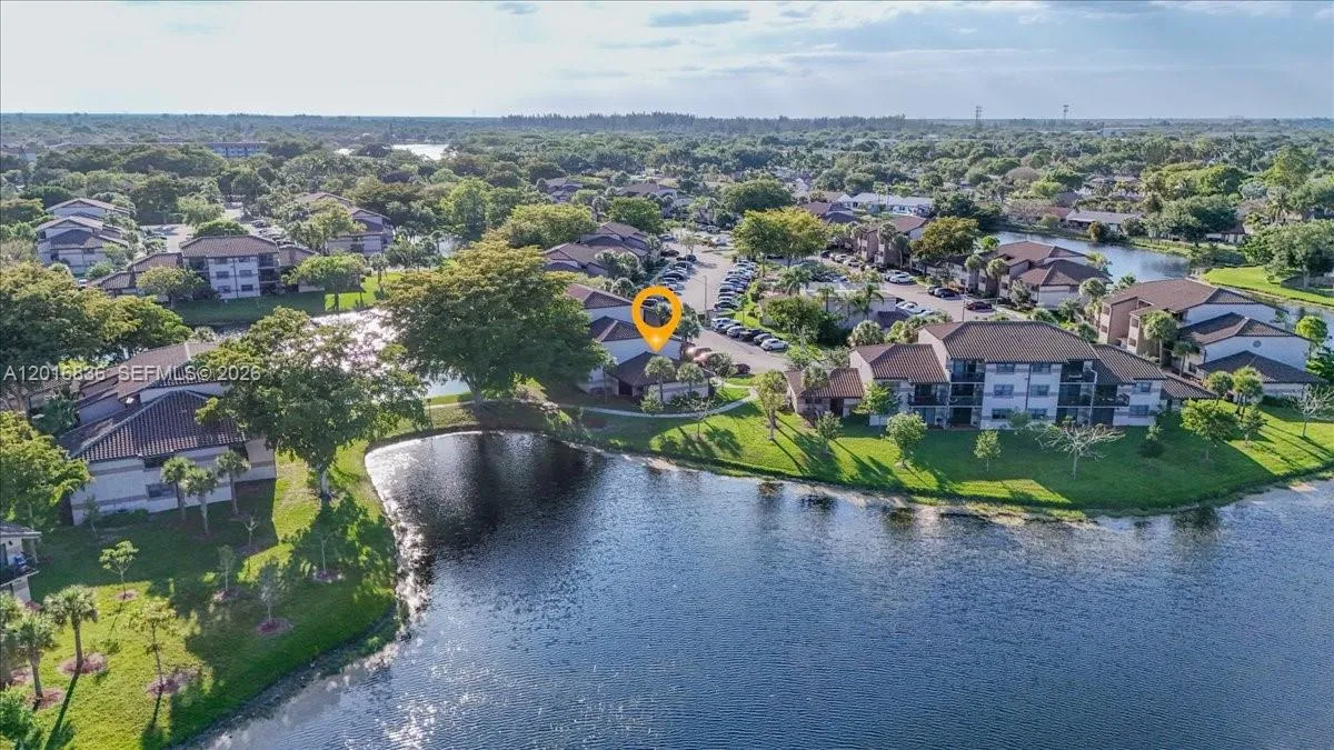 1 bedroom 1 bath for sale at 9860 Nob Hill Ln # 9860, Sunrise FL 33351