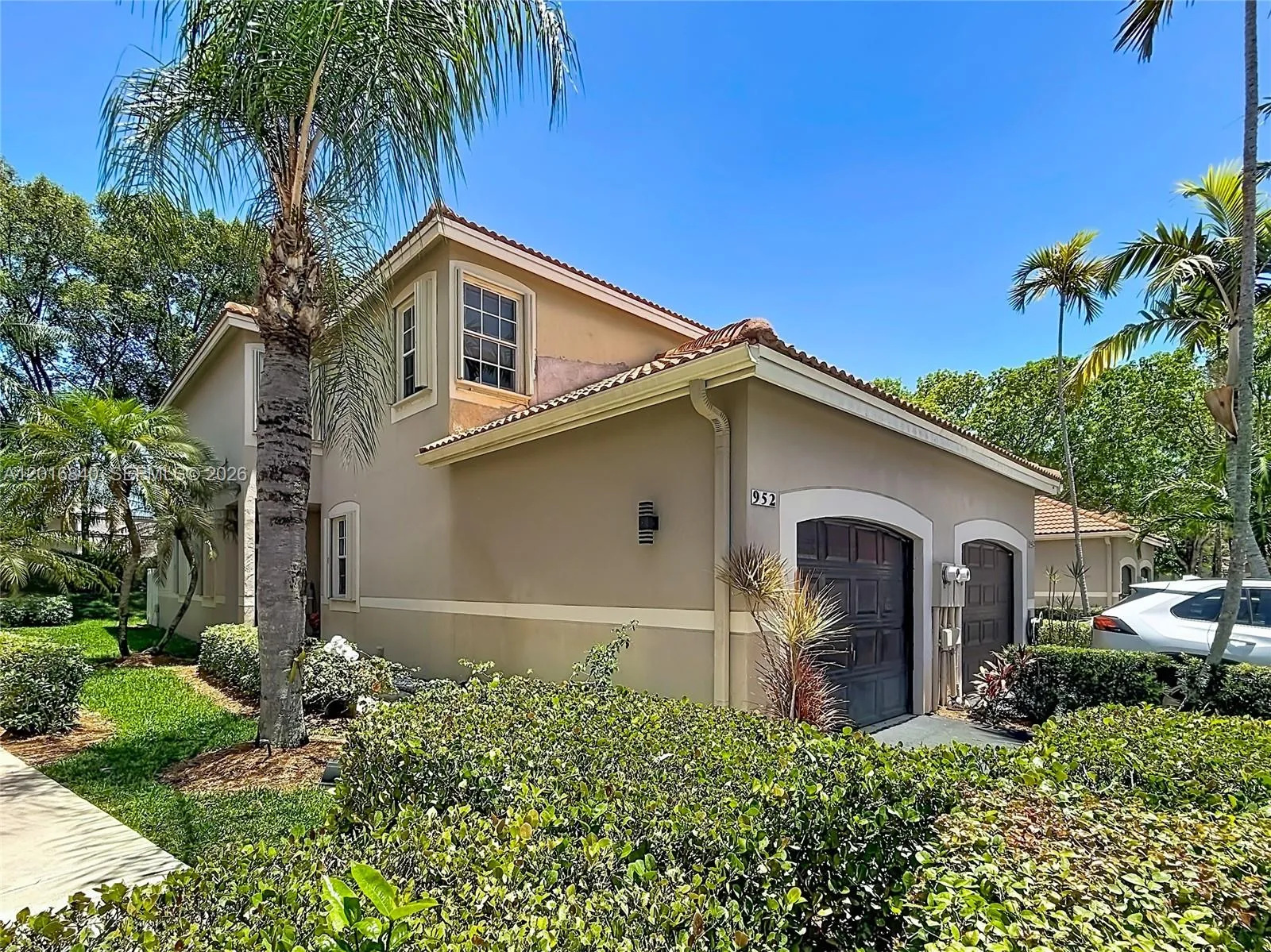 952 Sevilla Cir, Weston FL 33326