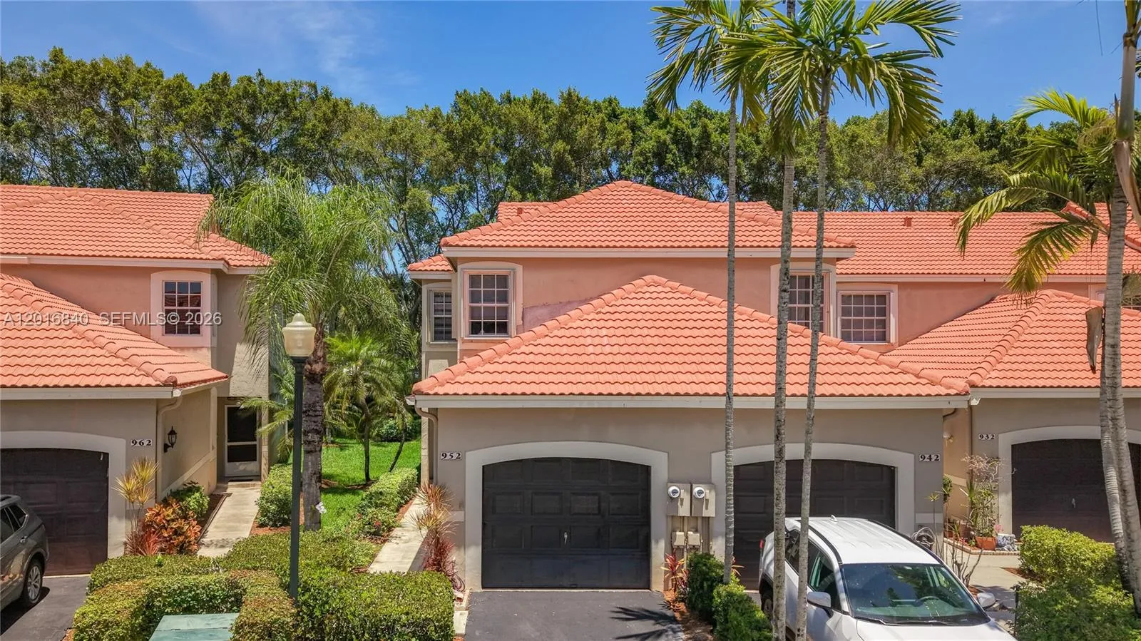 952 Sevilla Cir, Weston FL 33326
