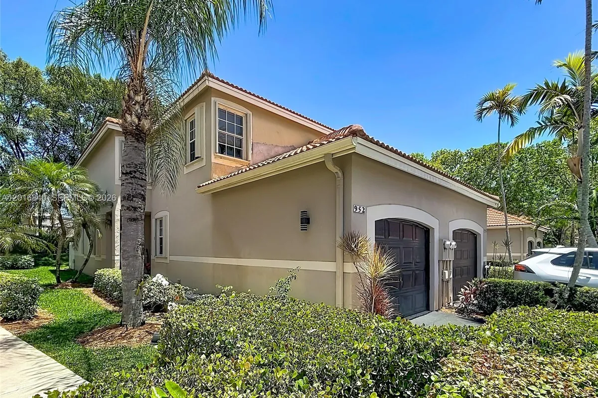 952 Sevilla Cir, Weston FL 33326
