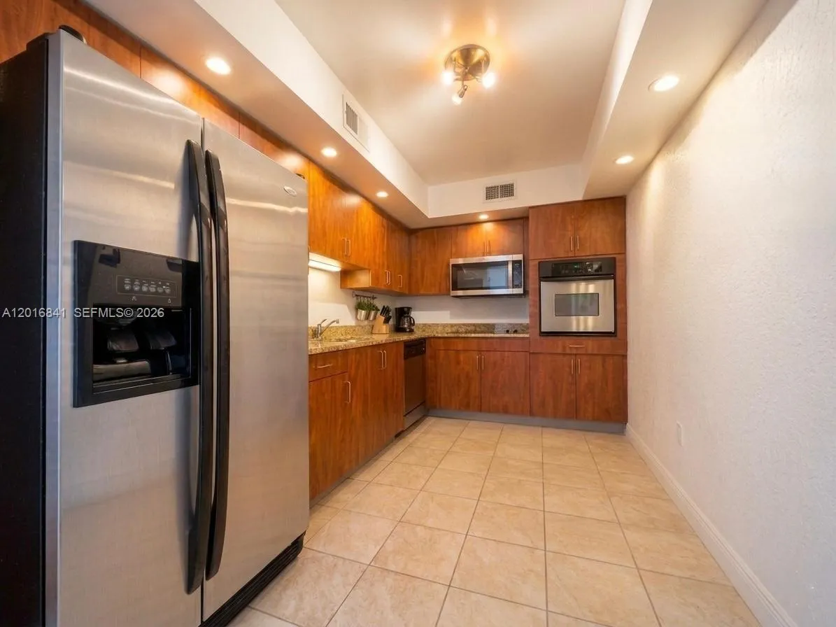 1 bedroom 1 bath for sale at 4001 S Ocean Dr # 16G, Hollywood FL 33019