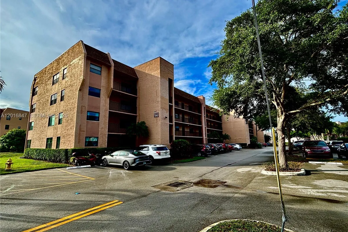 10451 Sunrise Lakes Blvd # 205, Sunrise FL 33322