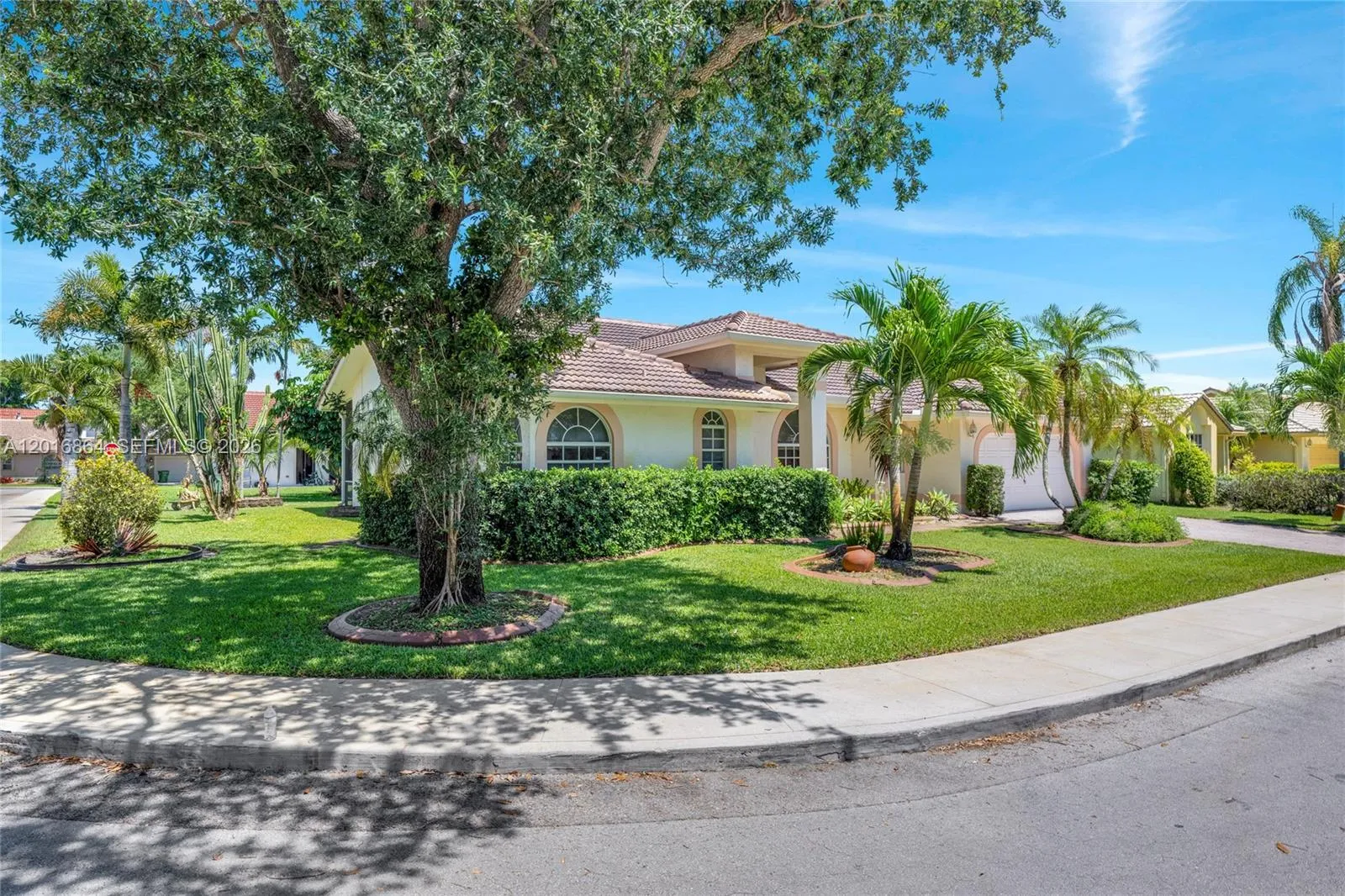 701 SW 93rd Ter, Pembroke Pines FL 33025